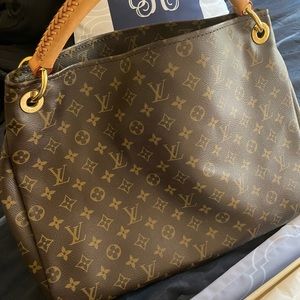 Authentic Louis Vuitton Artsy Shoulder Bag MM Brown Canvas worn 2xs.